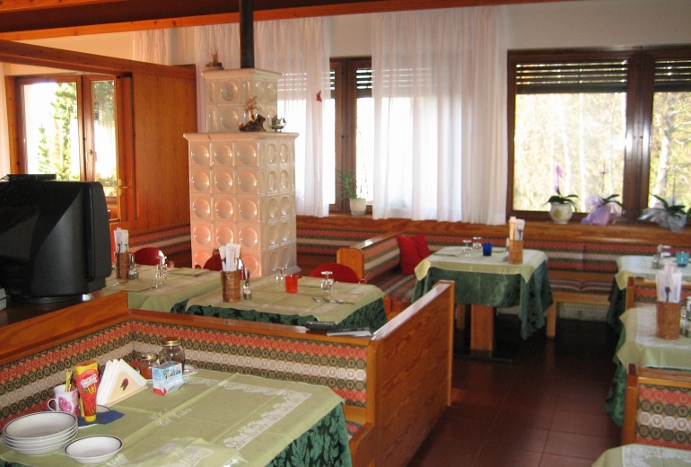 AOK 53 гостиница-шале с видом на озеро и Горы Альпаго