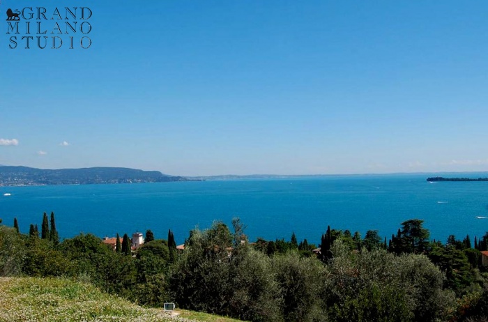 DALB42 Вилла в эксклюзивном районе Гардоне Ривьера с бассейном и видом на озеро Гарда 
