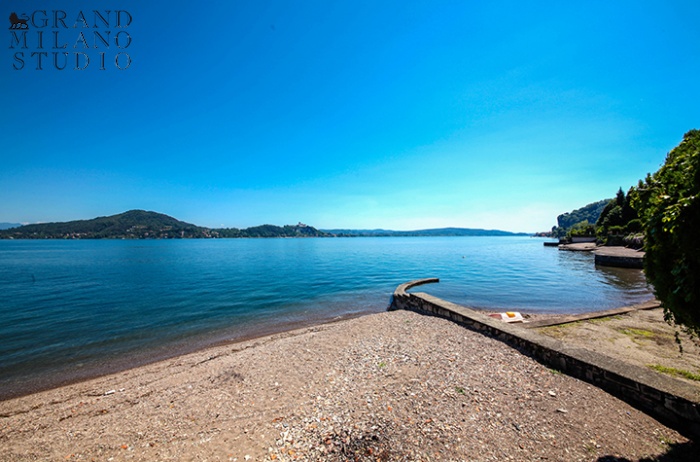 AASL116 Историческая вилла с частным пляжем и видом на озеро Маджоре, г. Арона