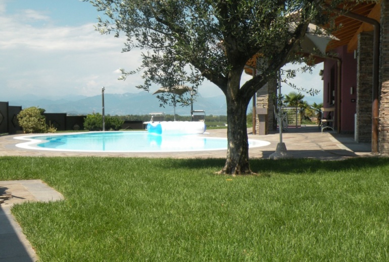 D-YK 4  выгодное предложение- вилла с бассейном, озеро Гарда. Пескиера дел Гарда.