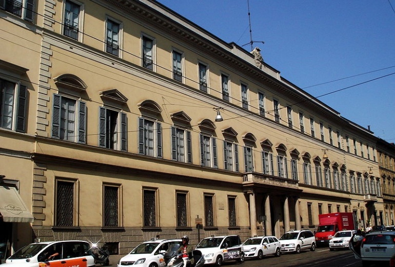 A-AU 279 двухэтажные  апартаменты в центре Милана, Брера