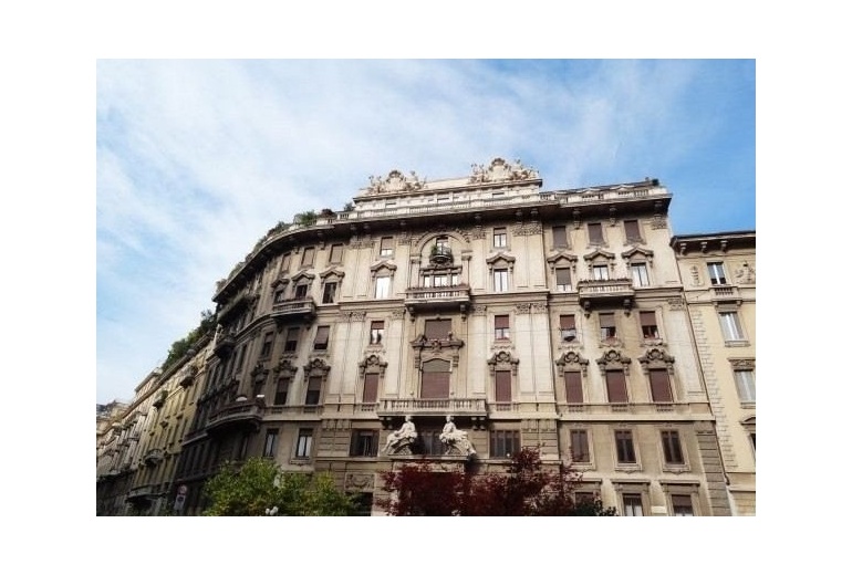 A- АУ 58  элитные апартаменты в Милане, площадь Дузе, Корсо Венеция