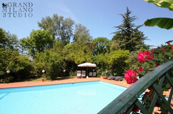 AKL5 шикарная вилла с бассейном  в  Марина ди  Пьетрасанта