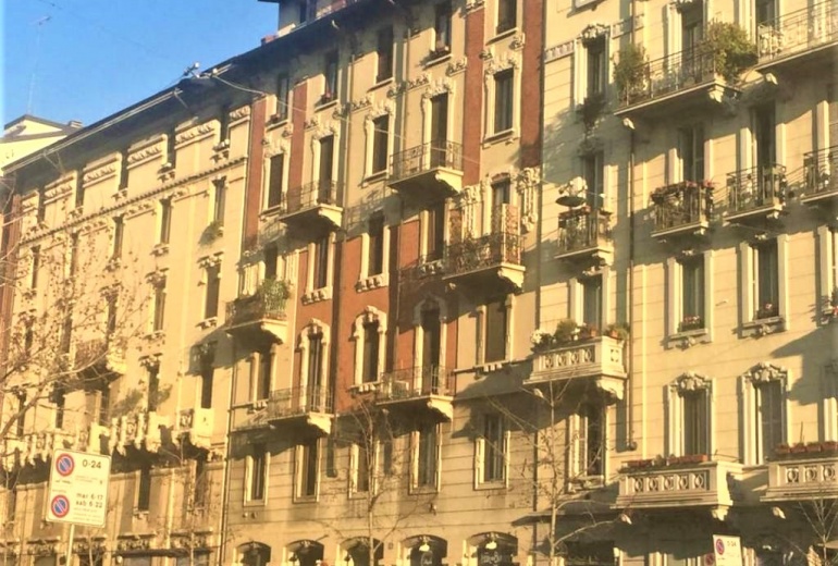 ATIM190. Трехкомнатная квартира в историческом доме в Милане