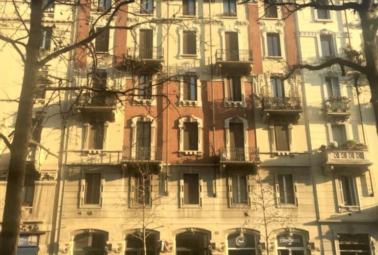 ATIM190. Трехкомнатная квартира в историческом доме в Милане