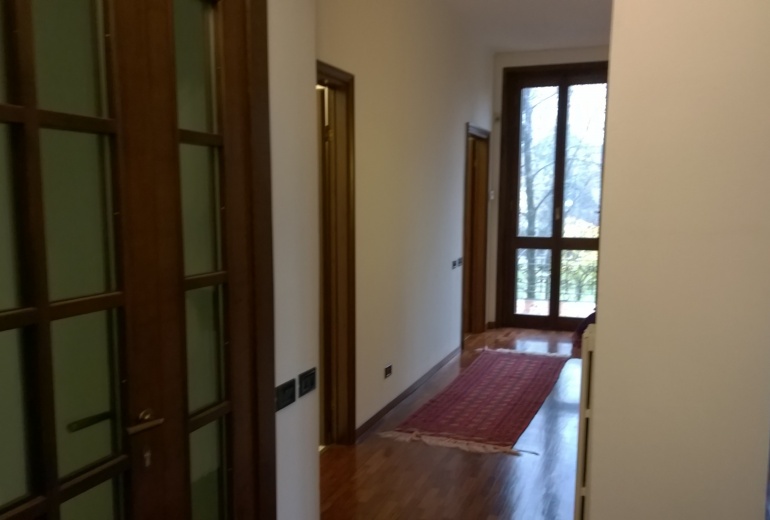 DOK30.Апартаменты в вилле на 2 семьи в  ближнем пригороде Милана