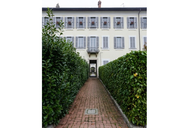 DRO26 Апартаменты в престижной вилле в двух шагах от Милана