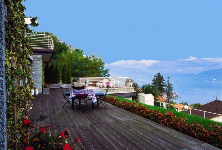 ATIM18.Апартамент с панорамной террасой в Стреза 