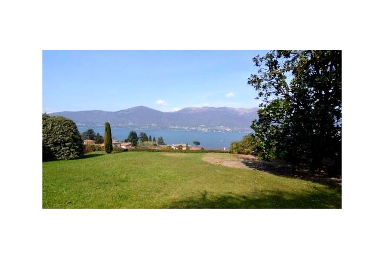 ATIM69. Виллы с большим садом и панорамным видом в Porto Valtravaglia