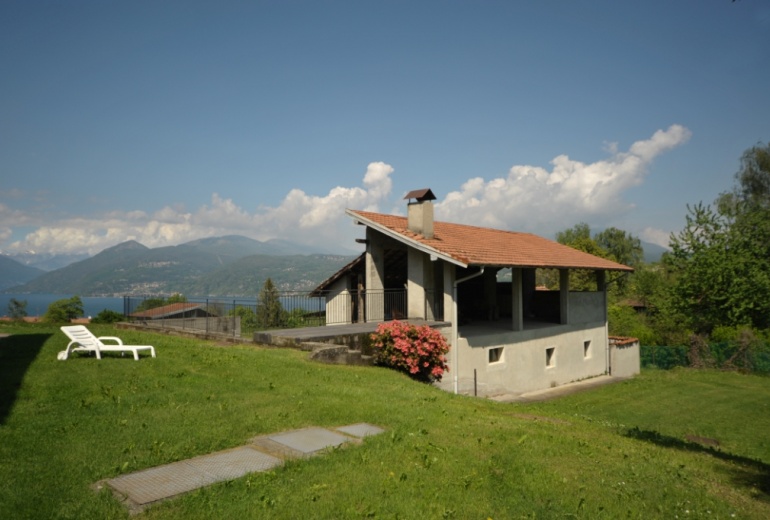 ATIM84. Вилла в 500 метрах от озера Маджоре в Brezzo di Bedero