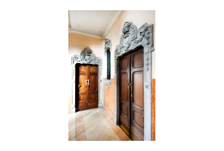 ATIM118. Квартира в доме потрясающей красоты в центре Милана