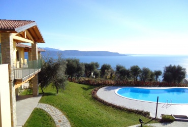 DASL26 Двух- и трехкомнатные квартиры в новой резиденции с видом на озеро Гарда, Тосколано Мадерно