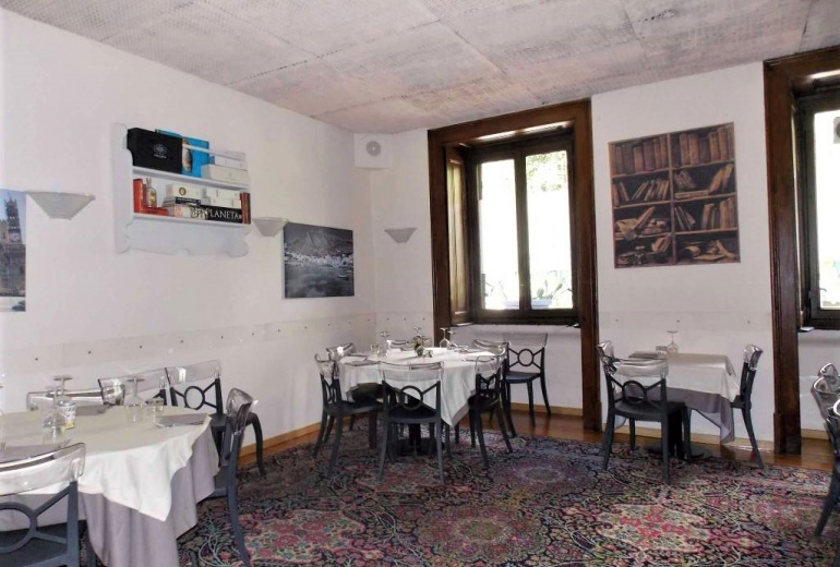ATIM153. Просторное помещение ресторана рядом с Piazza XXIV Maggio