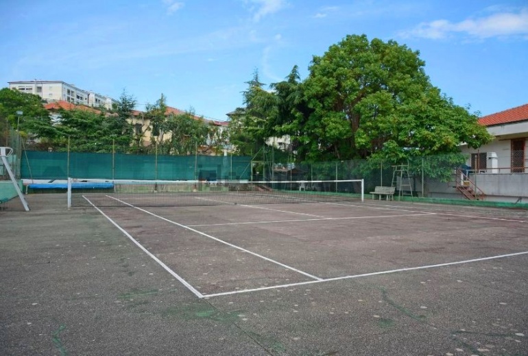 DOK859. Вилла в Санремо с бассейном и теннисным кортом