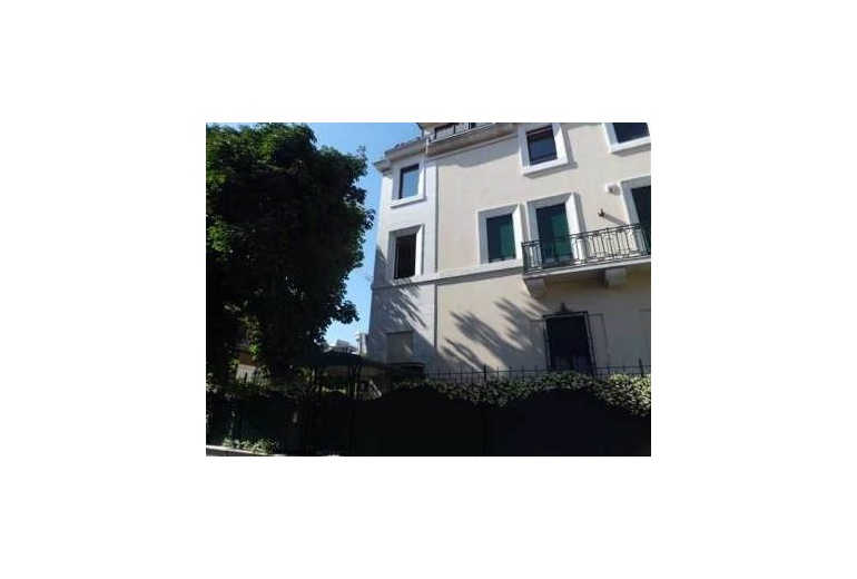 A-AU 247 двухэтажные апартаменты , Милан, Сан Сиро