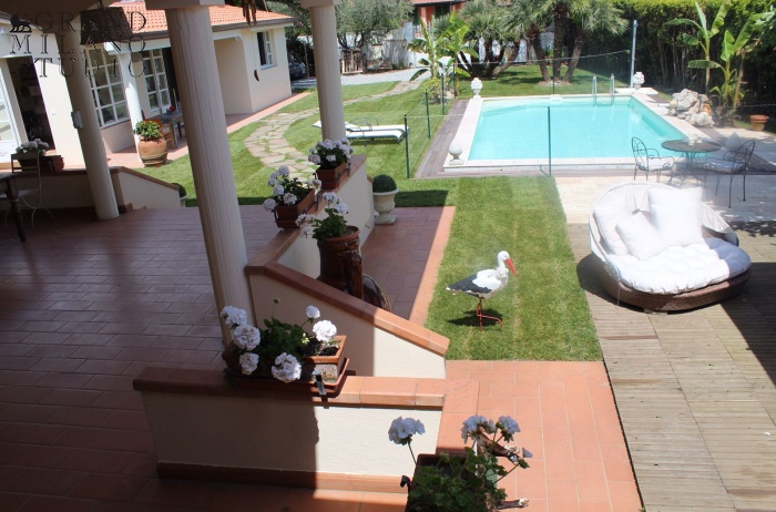 DOK861. Просторная вилла в Camaiore с бассейном и гостевым домом