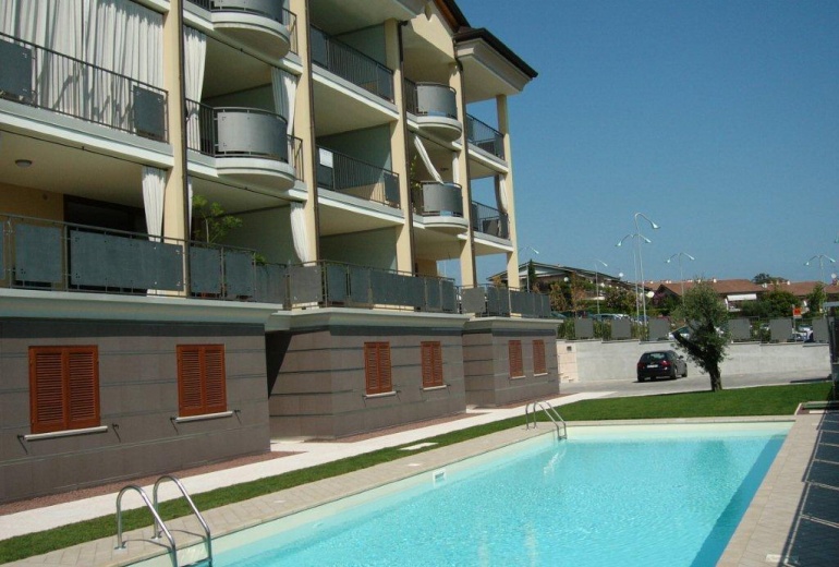 DALB34 Апартаменты в доме с бассейном в Дезенцано - озеро Гарда
