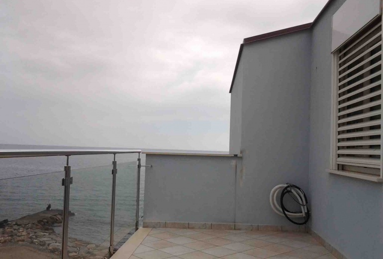 AIK385 Диано Марино. Бесподобные апартаменты с террасами прямо на пляже!