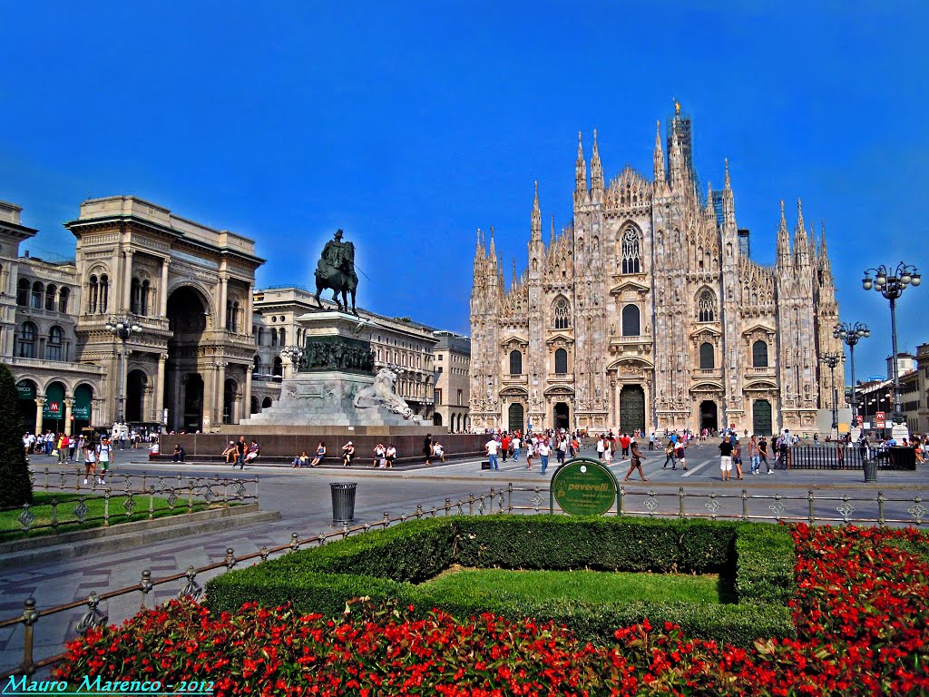 Milano italy. Милан площадь Дуомо. Милан Соборная площадь. Площадь Пьяцца-дель-Дуомо. Пьяцца Дуомо Италия.