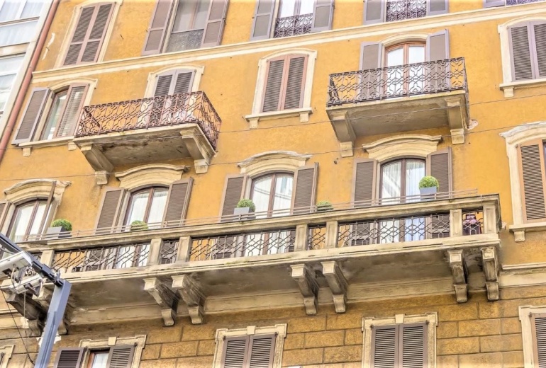 DYK011. Просторная квартира с балконом и видом на Мадоннину